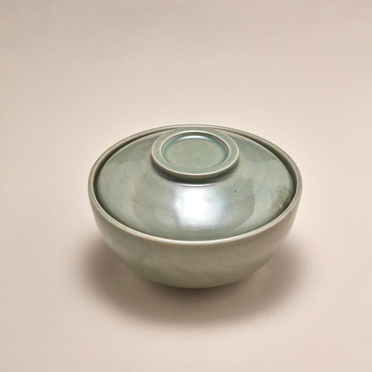 Large Asian bowl with lid